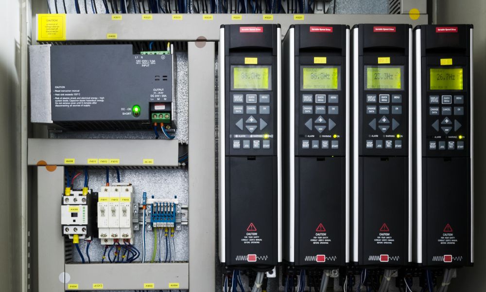 The Difference Between Rated Voltage vs. Operating Voltage - Visicomm